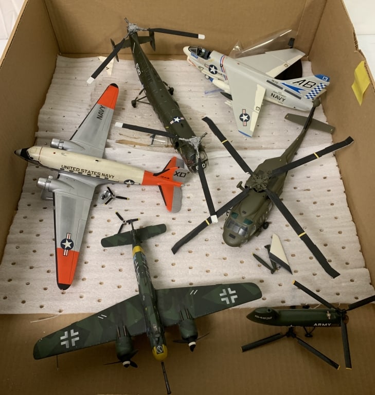 lot of military model Airplanes,Helicopters: lots of loose parts,missing parts?