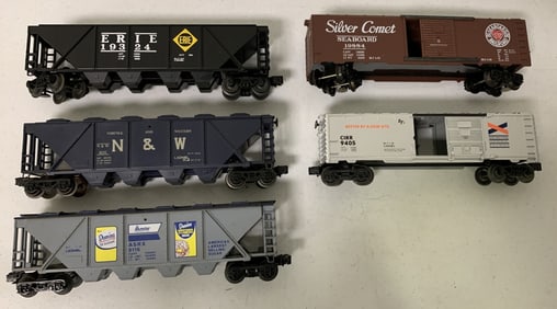 5 Lionel box and hopper cars
