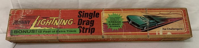 Johnny Lightning Single Drag Strip/Box