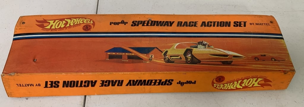 Hot Wheels Speedway Race Action Set,Pop-Up: may not be complete,dirty,tears on bottom edge