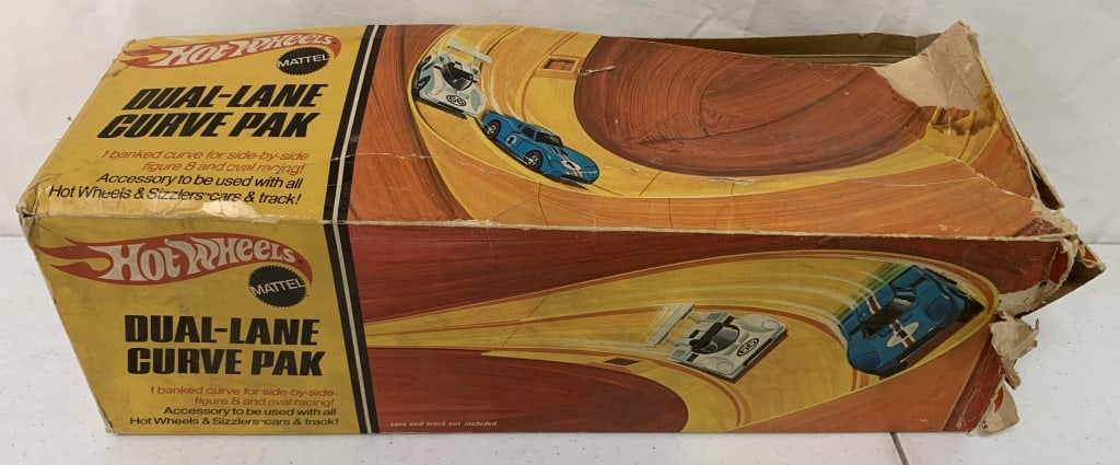 Hot Wheels Dual-Lane Curve Pack/Box: box torn,stained,falling apart