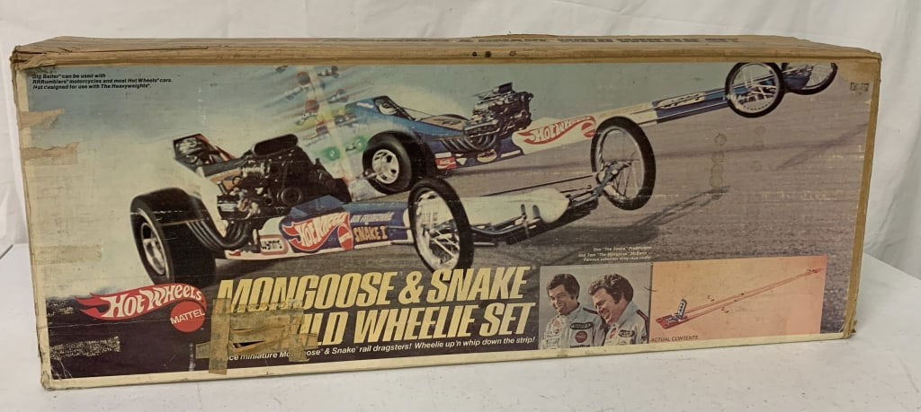 Hot Wheels Mongoose & Snake Wild Wheelies Set: box has wear and damage as shown; not complete, missing track tabs and a parachute at least; items show wear