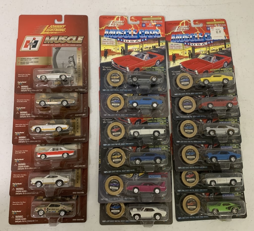 18 Johnny Lightning Muscle & Muscle Cars USA: packaging shows wear