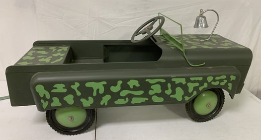 Camouflaged Jeep pedal toy