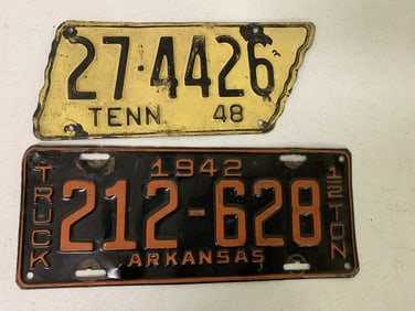 1948 Tenn. and 1942 Arkansas license plates