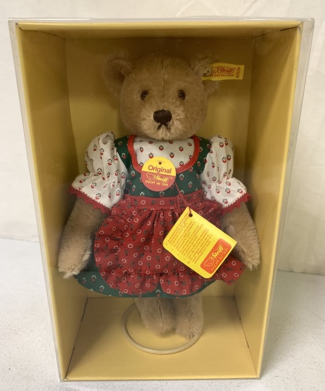 Steiff Original 11" Female Bear with Box: See photos