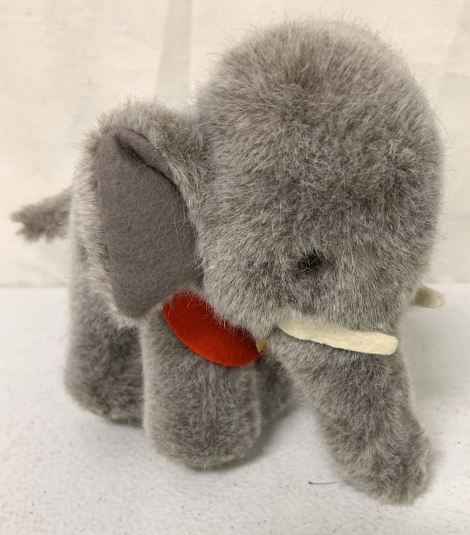 Steiff "Jumbo" Elephant 5" Tall: No Box.