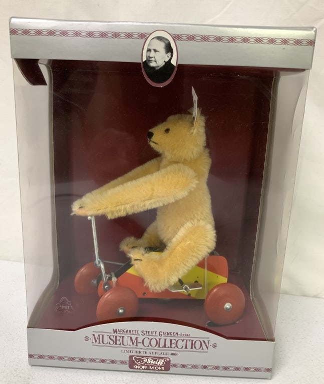 Steiff Bear U R Teddy Wind-up with Box: See photos