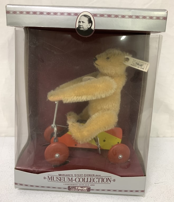 Steiff U R Teddy Wind-up with Box: See photos