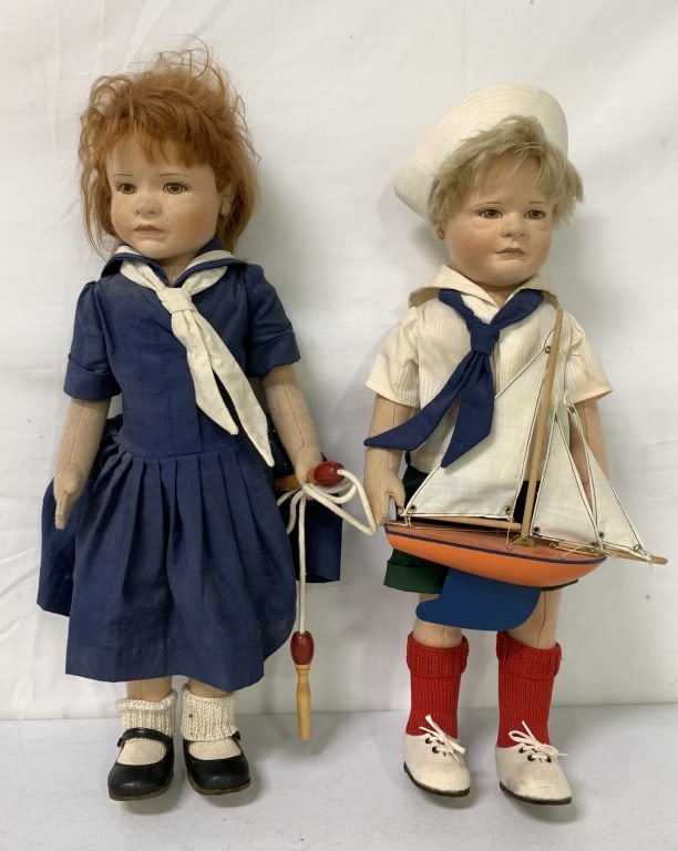R. John Wright Lillian & Arthur Doll Set w/ Box: box has some light wear, dolls in good condition, box is 22" long, felt faces, hand painted features