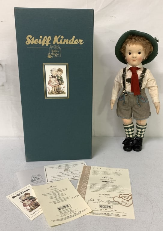 R. John Wright Mathias Steiff Kinder Collection: numbered 36/500, felt face, hand painted features, box is 18" long