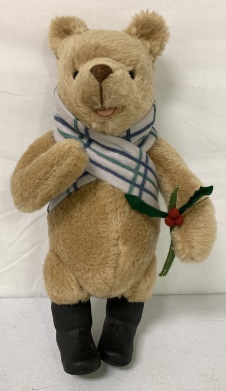 R. John Wright Holiday Winnie-The-Pooh: numbered 863/1000, 14" tall