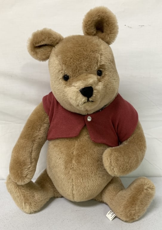 R. John Wright Winnie-The-Pooh: numbered 1760/2500, 16" tall