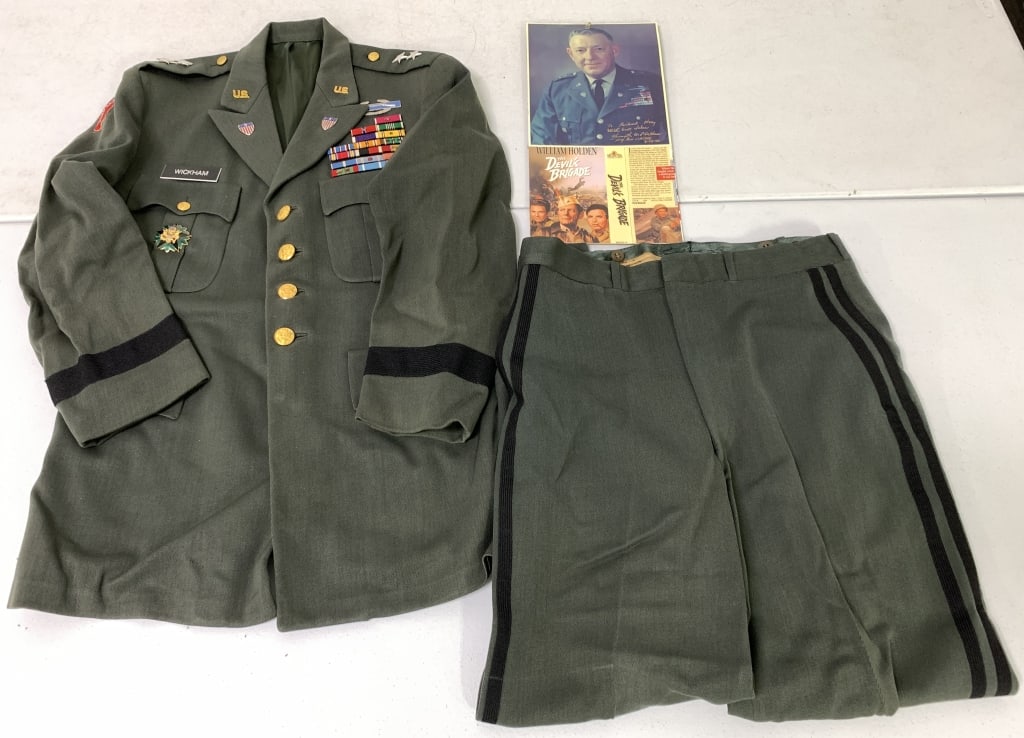 US Army General Kenneth Wickham Uniform (1 of 4)
