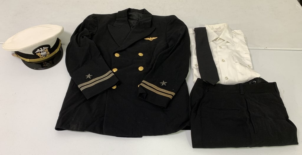 US WWII Navy Pilot Uniform (1 of 4)