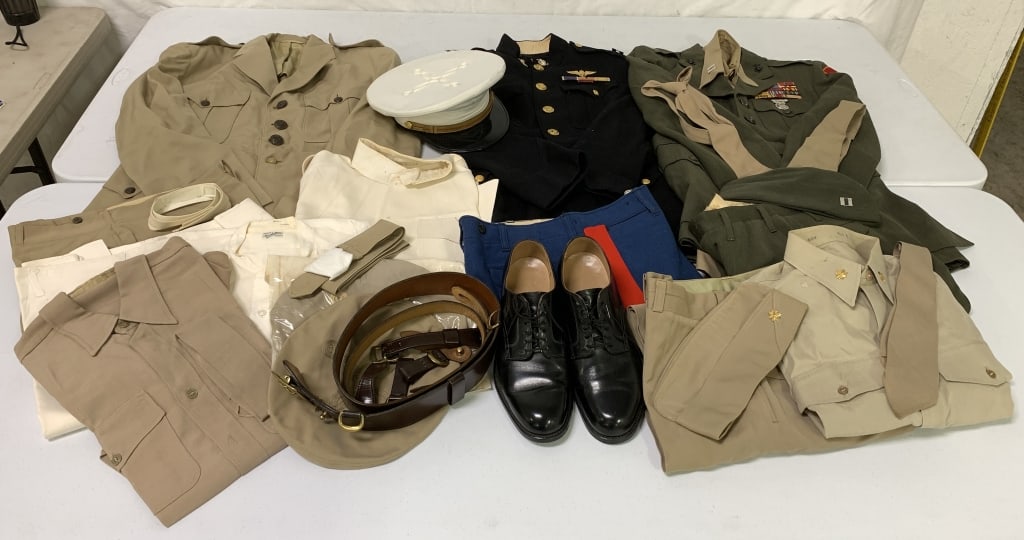 25+ US WWII Era Marine Corps Officer Uniforms (1 of 9)