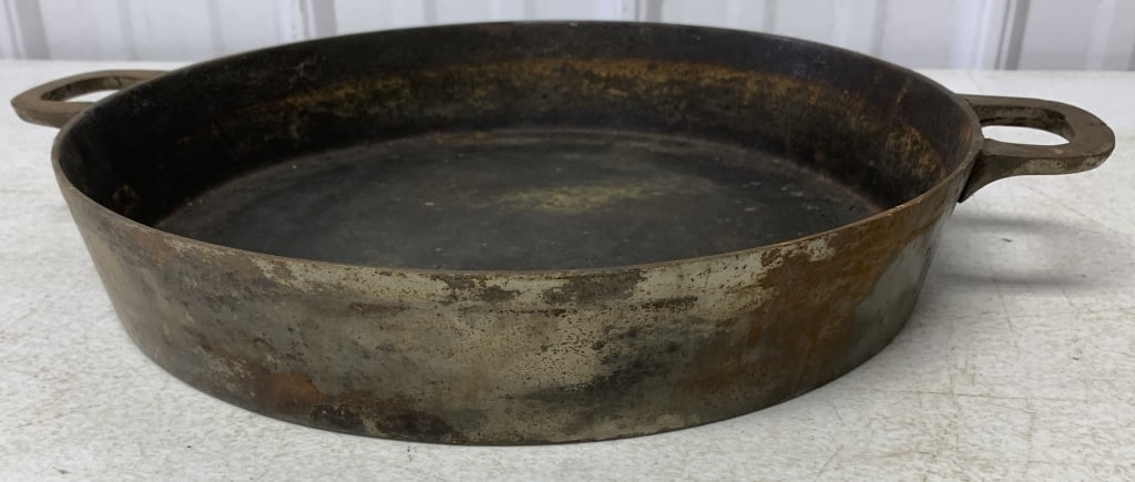 large unmarked cast iron frying pan (1 of 5)