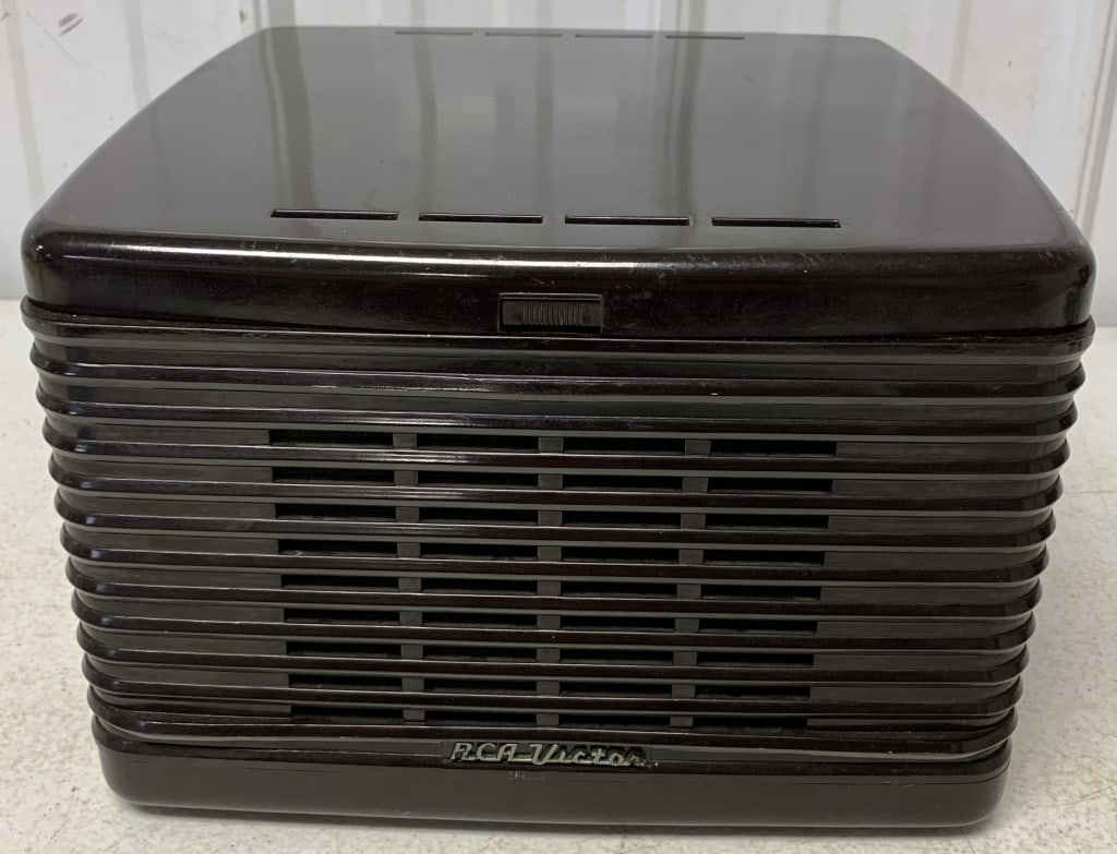 RCA Victor Victrola 45 record player: has wear as seen, scratches to housing; untested