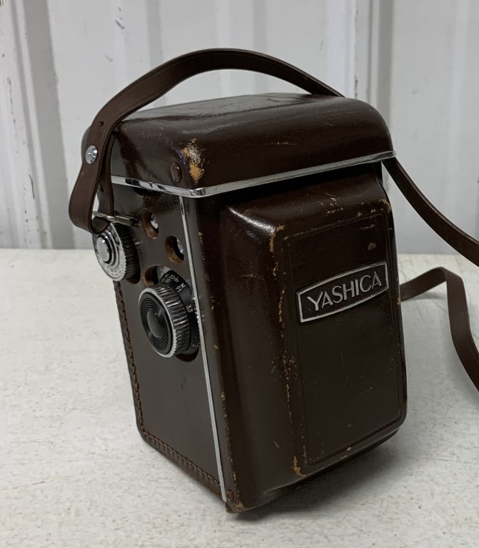 Yashica-D camera in case (1 of 5)