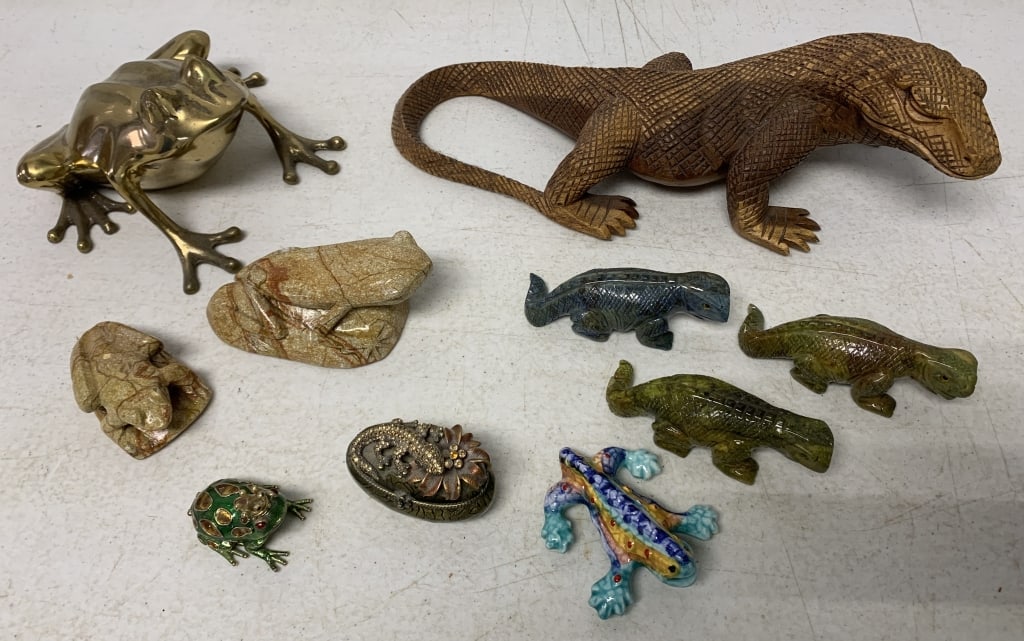 10 decorative frogs and lizards: have wear, two are trinket boxes