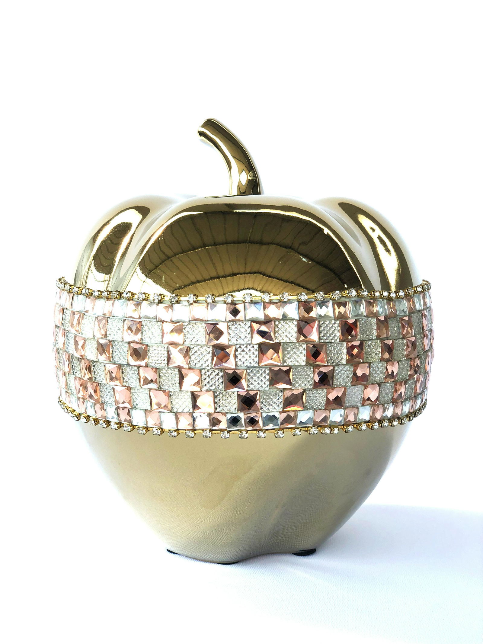 Rose Crystal and Gold Apple: CS-CQ7238-9-CA- 7.87 x 7.87 x 8.86 The Rose Crystal and Gold Apple is a very nice decorative object of art. The larger then life apple is hand cast in porcelain with a striking gold plated body and ac