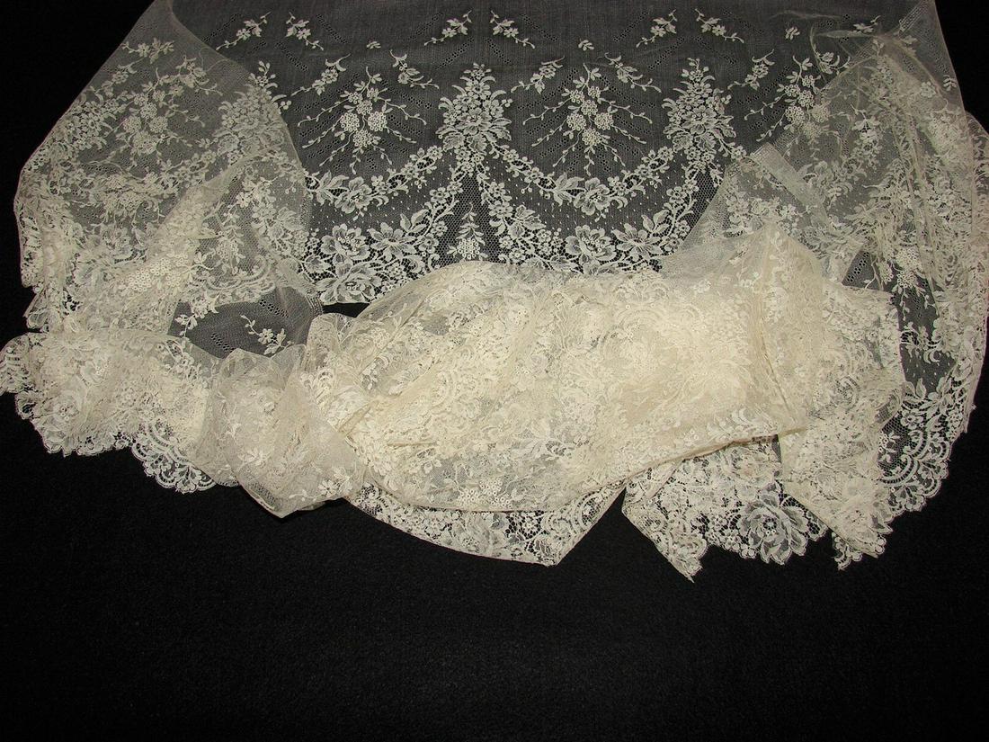 4+ Yards of Vintage White Chantilly Lace 14" x 166: beautiful pattern
