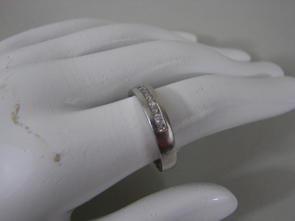 Gents Platinum & Diamond Ring Sz 9.5 (1 of 7)