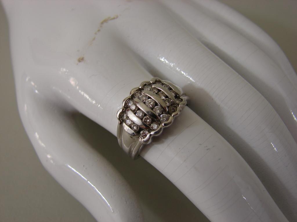 Ladies Platinum Ring, 23 Diamonds Sz8 (1 of 8)