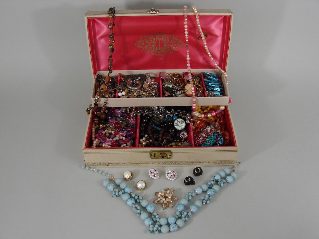 Vtg Jewelry Box of Fine Costume Jewelry (1 of 12)