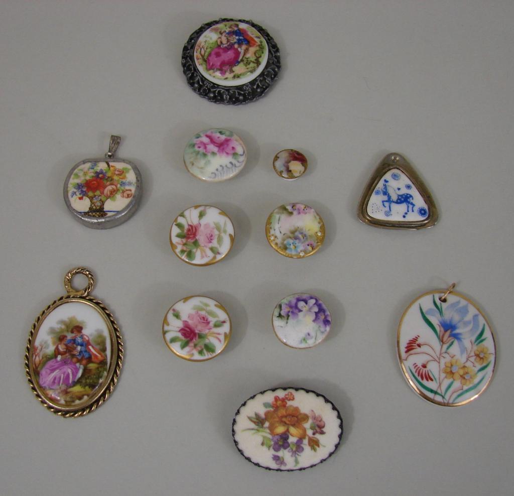 VTG Porcelain Jewelry and. Buttons: Buttons, brooches, pendants; 6 Porcelain painted buttons (one is a set), one porcelain like brooch, porcelain fur clip, 4 pendants: one Limoges, one Bavaria, one Austria, one very old piece of porcela