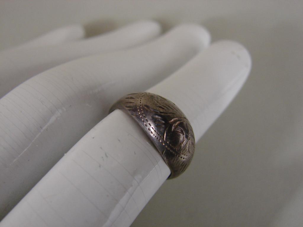 Ladies Art Deco Sterling Silver Engraved Ring (1 of 5)