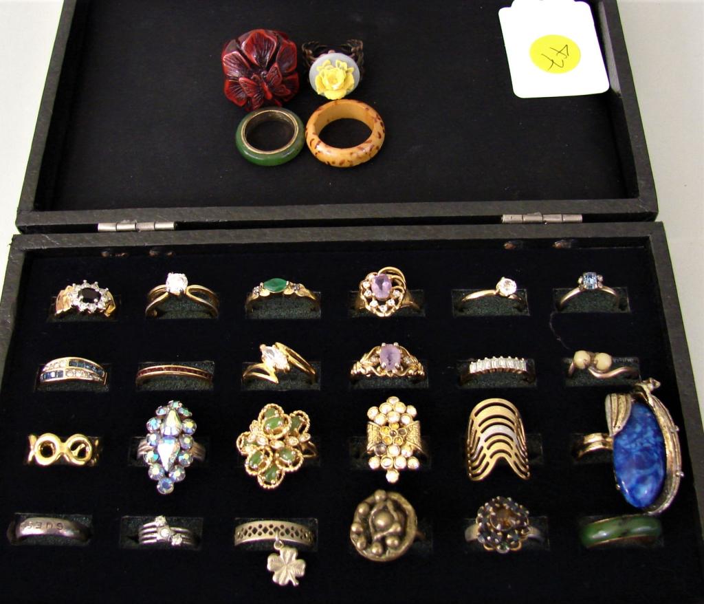 Large lot of Ladies Costume Jewelry Rings (1 of 5)