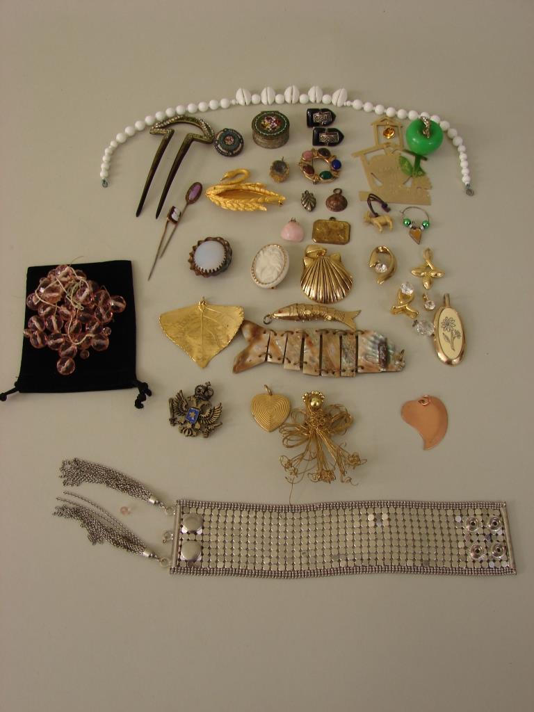 VTG Costume Jewelry Assortment, 33 Pieces (1 of 9)