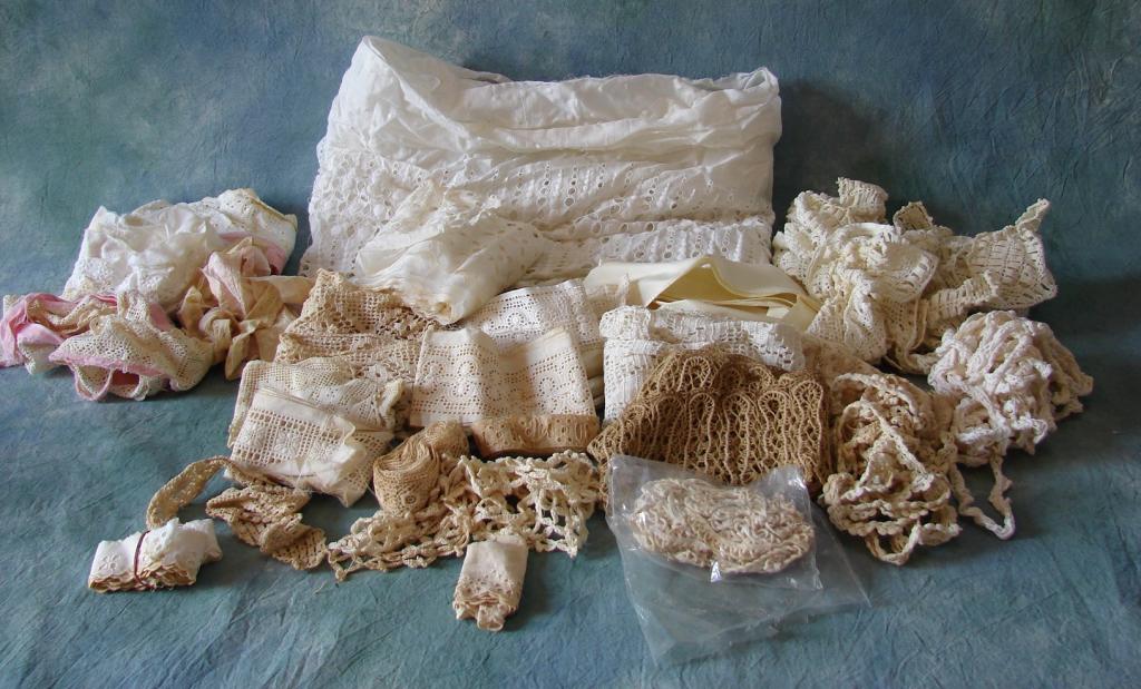 Large Lot of Vintage and Antique Lace (1 of 7)
