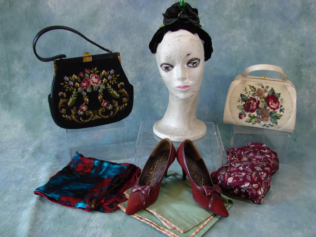 Lot Of Ladies Purses, Shoes, & Scarves (1 of 14)
