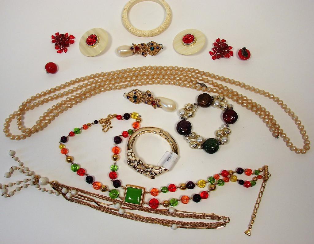 Large Lot Of Multi Colored Costume Jewelry (1 of 7)