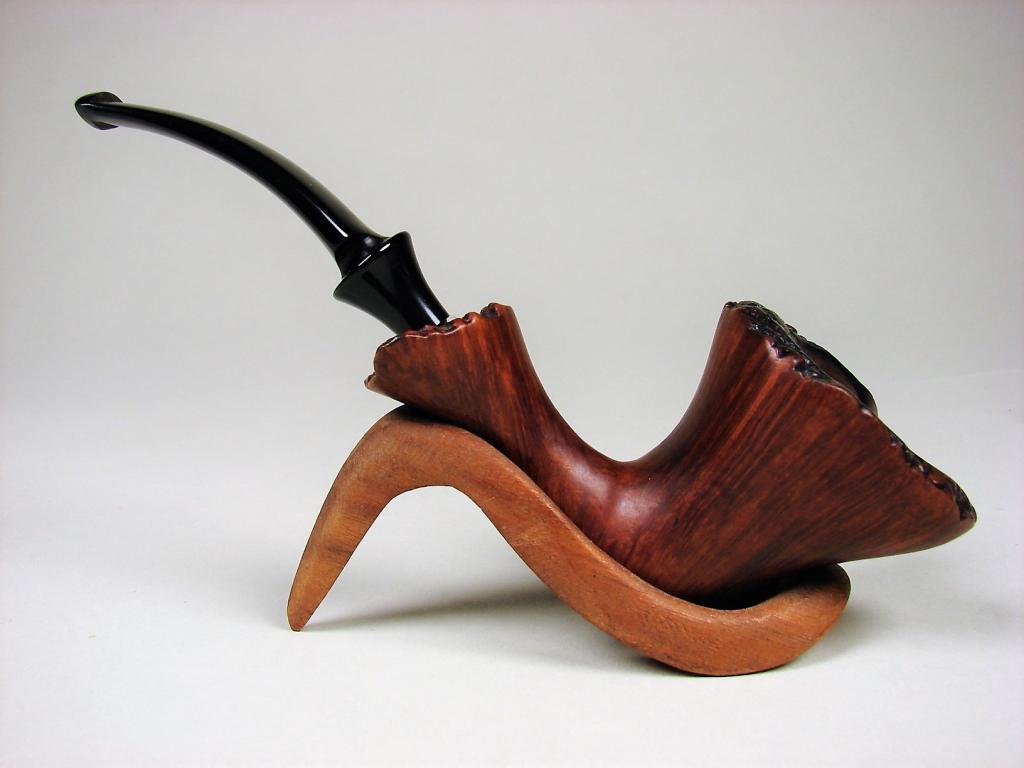 Ben Wade Martinique Estate Pipe: Ben Wade Martinique, pipe has been cleaned and is ready to smoke. Stamped Ben Wade, Martinique, Hand Made, Denmark