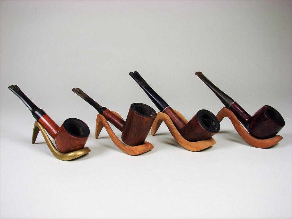 4 Estate Pipes: Kaywoodie, French: Kaywoodie 500 US Pat 16637 shape 69L; Super Grain Large Dublin shape 13; Natural Old Briar stem stamped H, Made In France (Hermes?); Fleur De Liz Meerschaum Lined Poker (GBD shape) stamped 1344, Franc