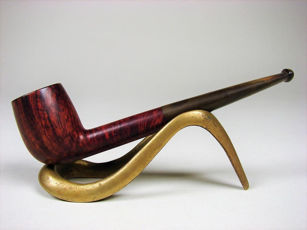 1926 Dunhill Bruyere Patent Estate Pipe: Stamped Ao, Dunhill London, Pat. No. 5861/126(underscored), 105, Made In England, "Innertube", Reg No. 654x38 on stem (x illegible). Flame grain one side, cross grain on the other, outstanding stain a