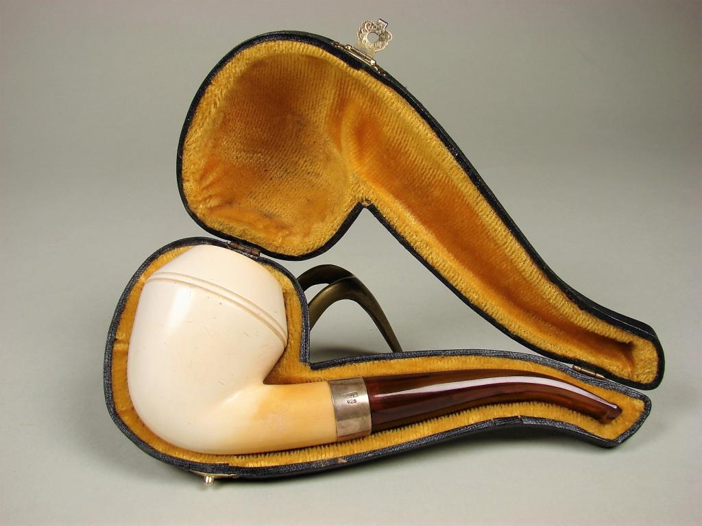 Bauer Fromm Wood Rhodesian Estate Pipe: Oral history is this came from the Astley's shop and was a collaboration between Andreas Bauer, Colin Fromm, and Les Wood. Bauer made the stummel and Fromm made the stem and case. Silver band marked L