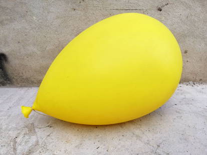 Yves CHRISTIN for BILUMEN - Balloon lamp xxl 1975: Yves CHRISTIN for BILUMEN -- Description : Balloon lamp XXL, 1975 -- Medium : Molded plastic -- Dimensions : 51 x 32 x 32 cm -- Signature : Marked on the bottom