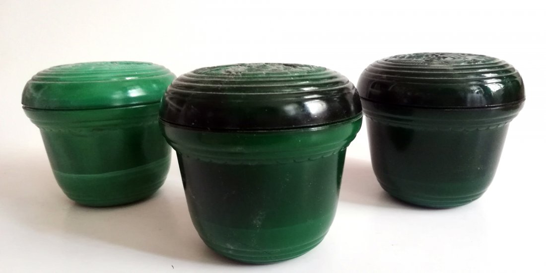 Czech Ingrid Glass Art Deco Trinket boxes (3): Czech Ingrid Glass Art Deco Trinket boxes (3) -- Description : Three Art deco styled trinket boxes -- Medium : Malachite glass -- Dimensions : Diam. 11 cm