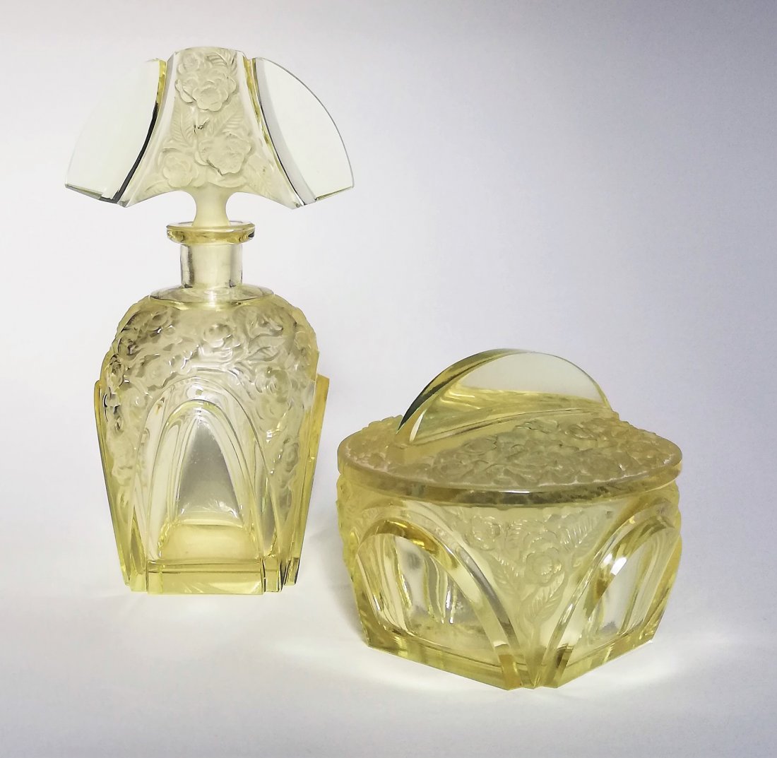 Czech Art Deco vanity set 1920: LOT 103156 -- Czech Art Deco vanity set 1920 -- Description : Ingrid Line Art Deco vanity set -- Medium : Citrine glass -- Dimensions : 20 cm and 10 cm tall -- Estimate : 100 - 200 Euro