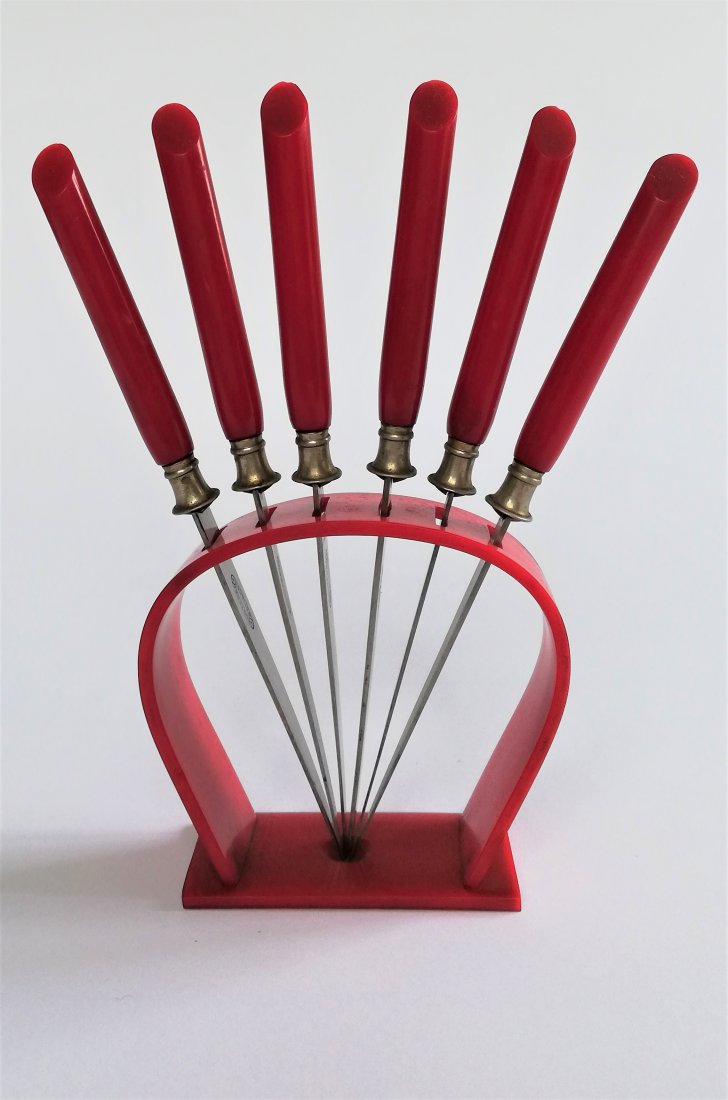 Vintage red Bakelite knife set (1 of 3)