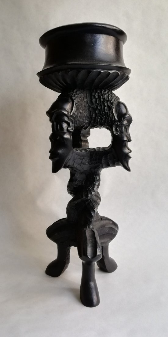 Zimbabwe, hand carved Ebony pedestal: LOT 11140 -- Zimbabwe, hand carved Ebony pedestal -- Description : Pedestal -- Medium : Ebony -- Dimensions : 45 cm tall -- Estimate : 20 - 30 Euro