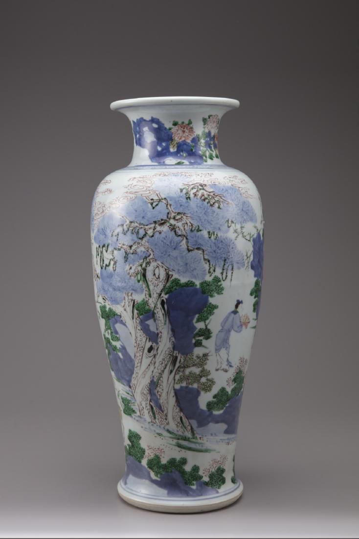 A wucai vase, guanyinzun (1 of 7)