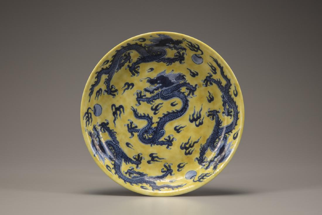 A yellow-ground blue and white 'dragon' dish (1 of 5)