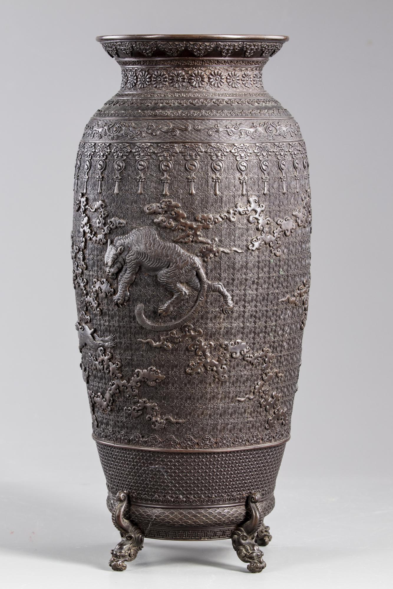 A large Japanese bronze vase: Origin: Japan Period: Meiji period (1868-1912) Sizes: 48.00 cm. H 18.9 in. H