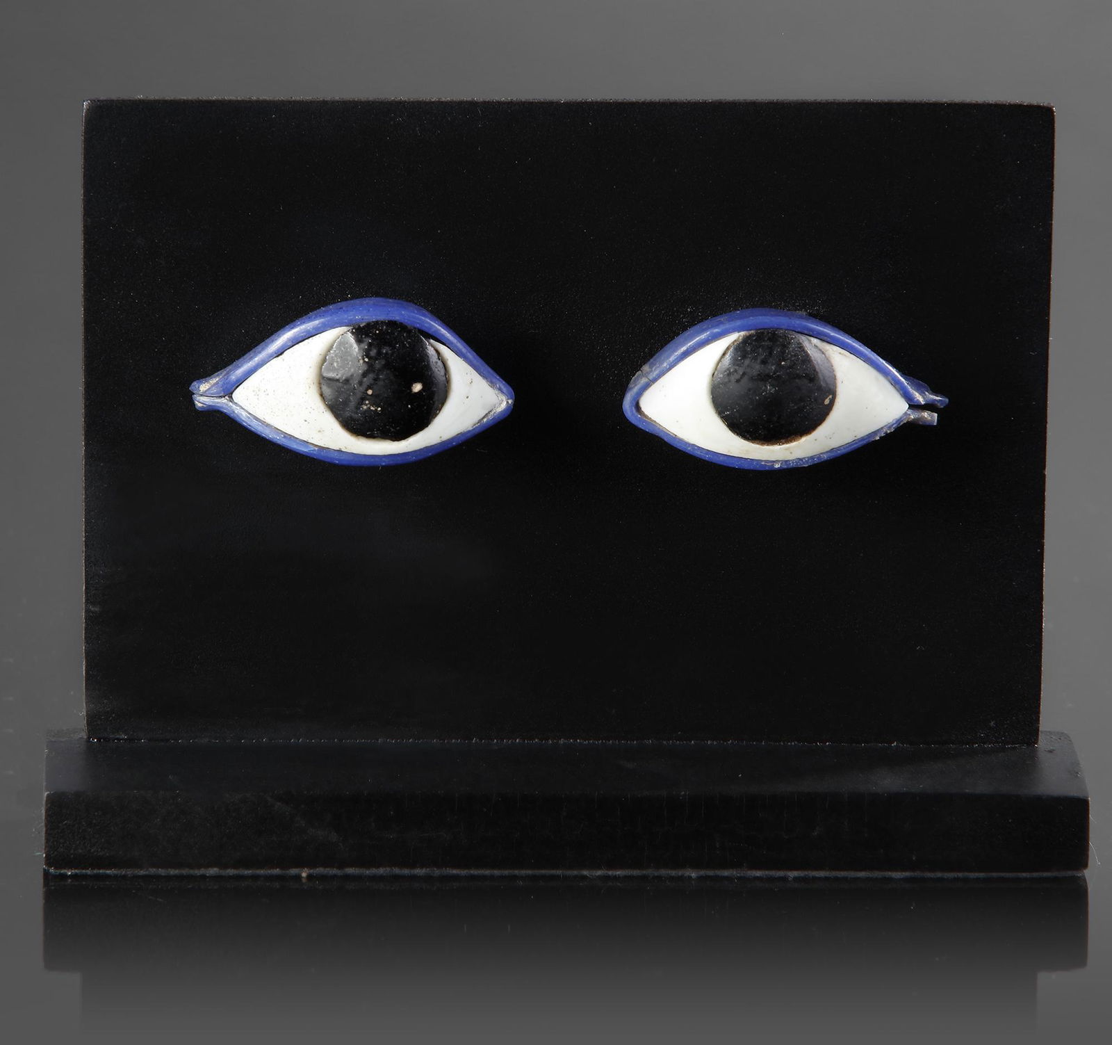 A PAIR OF EGYPTIAN GLASS EYE INLAYS, LATE PERIOD, CIRCA 664-332 B.C. (1 of 2)