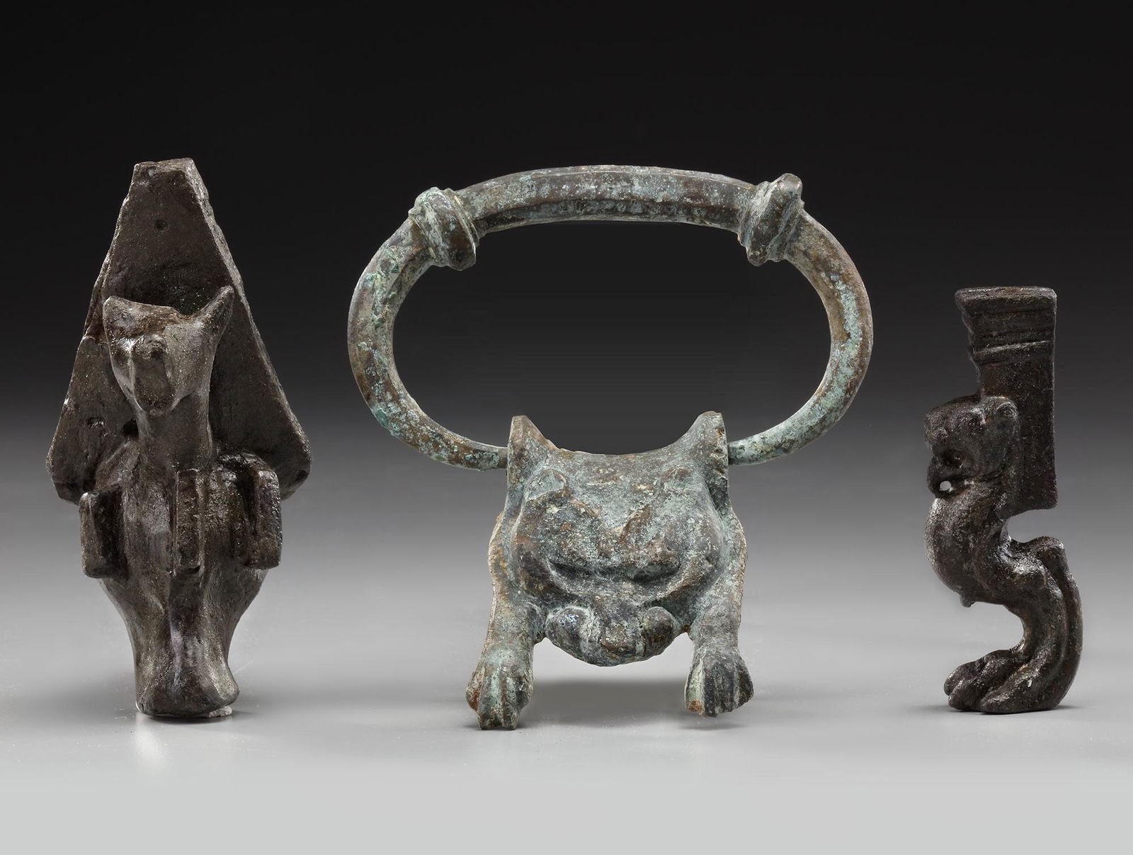 A MIXED GROUP OF ROMAN ITEMS, CIRCA 1ST - 3RD CENTURY A.D. (1 of 2)